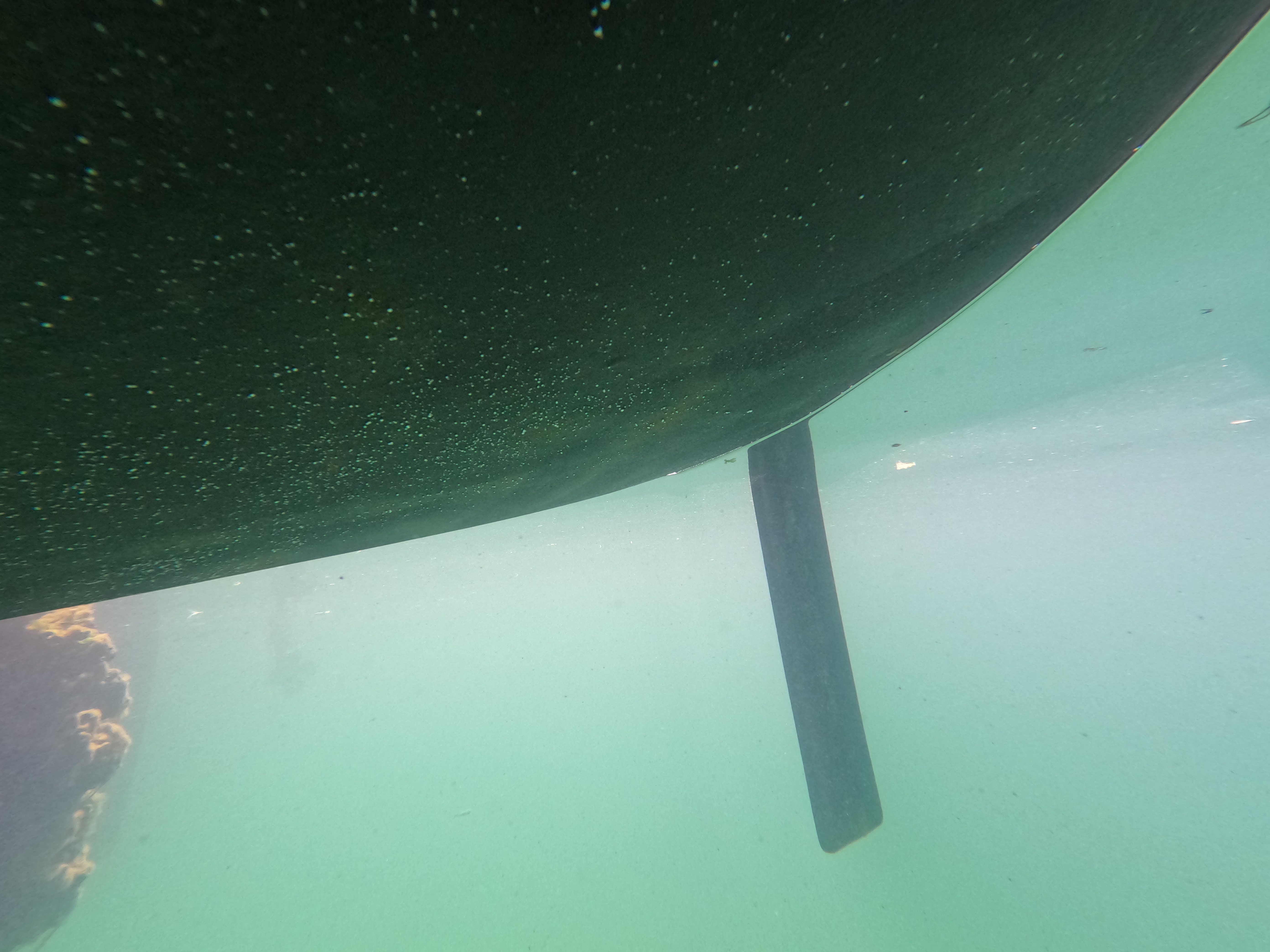 Clean underwater boat hull and keel after ScrubMarine service